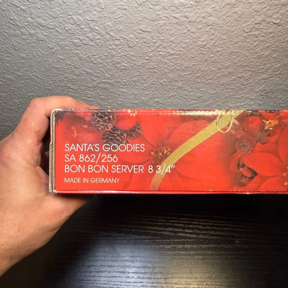 Mikasa Santas Boot‎ Bon Bon Server 8.75